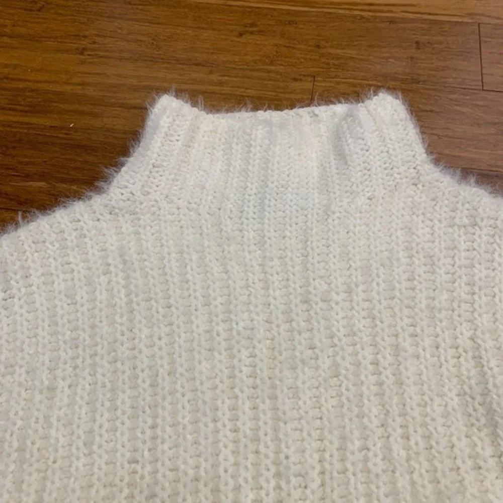 Express Fuzzy Knit Mock Neck Cropped Sweater Womens XS IvoryPullover Cozy Winter